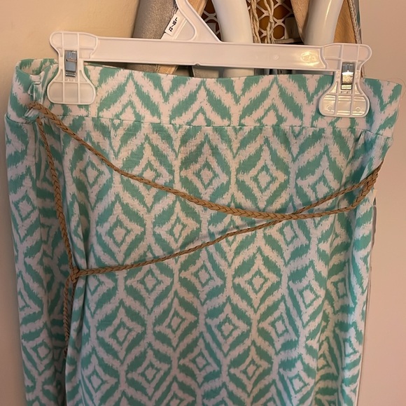 NWT long green and white skirt with elastic waist - Picture 2 of 3
